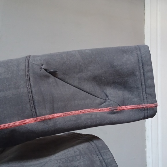 Under Armour Size XL - Picture 5 of 10